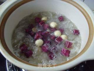 紫薯银耳莲子羹