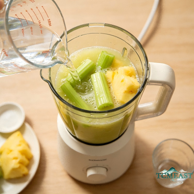 Celery and Pineapple Juice